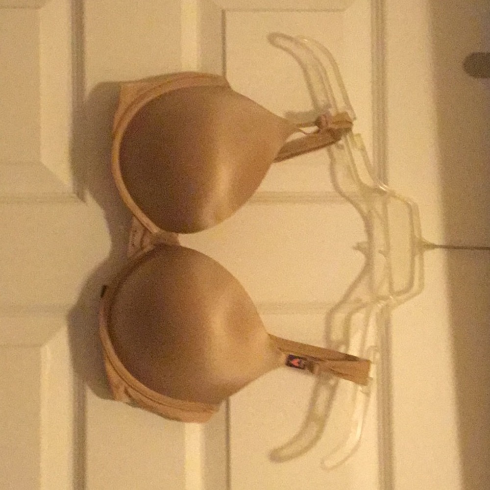 NWT Victoria secret nude 36D bra